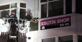 Bolu'da öğlen açılan 'erotik shop' akşam mühürlendi