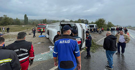 MHP'lileri taşıyan otobüs devrildi: 2 ölü 19 yaralı