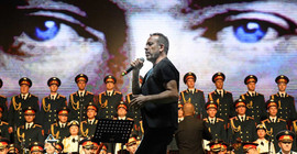 Haluk Levent, Rus Kızılordu Korosu ile konser verdi