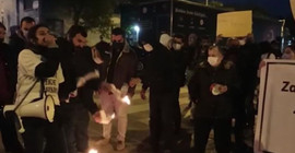Kocaeli'de zamlardan bunalan halk gece eylemi yaptı, faturaları yaktı
