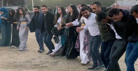 Ankara'da Kürt ailenin düğününe polis baskını: Yöresel kıyafet giyiliyor