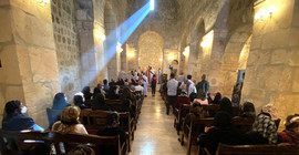 Avrupa'dan geri dönen Süryaniler, 1700 yıllık kiliselerini onarıp 'zılgıtlarla' açtı