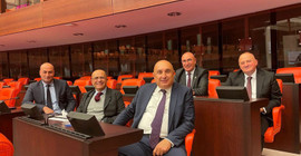 CHP'li vekiller arasında 'kel' esprisi: Tarak ve şampuana hayır