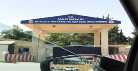 Cezaevinde ziyaretçi arama odalarına kamera konulduğunu ihbar eden memur tayin edildi