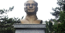 Atatürk büstüne saldıran kişi tutuklandı