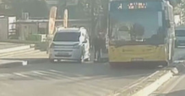 Scooter faciası: Otobüsün altında kaldı