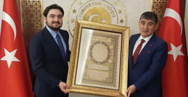 Resmi büyükelçilik hesabında kanuna aykırı 'reklam'