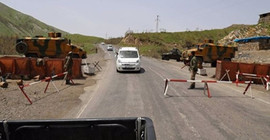 Askeri kontrol noktasında aracı durdurulan genç gözaltına alındı