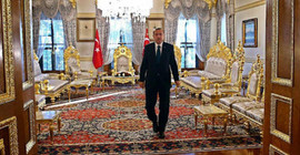 AKP'li Aydemir: Külliye'de çalışıp aç sabah edenler var