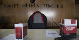 Araçları durdurulan iki eski hakim tutuklandı
