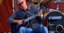 Eric Clapton’ın gitarı açık artırmada 625 bin dolara satıldı
