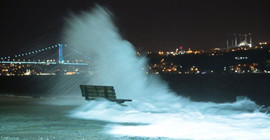 Meteoroloji ve AKOM'dan İstanbul'da kuvvetli lodos uyarısı