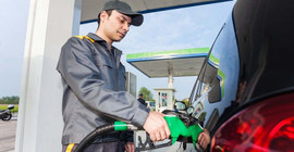 Asgari ücretle Almanya'da 1.055, Türkiye'de 284 litre benzin alınabiliyor