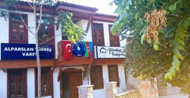 MHP Ankara İl Başkanı, Alparslan Türkeş Vakfı'nı basarak tehdit savurdu
