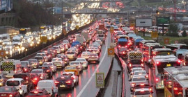 Yağış İstanbul trafiğini altüst etti: Yoğunluk yüzde 83
