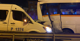 D-100’de iki işçi servisi çarpıştı