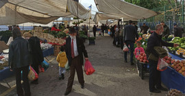 Pazar fiyatları yükseldi, yurttaş taneyle alışveriş yapıyor