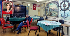 Bir kahvehane 'masalı': Sürüne sürüne yaşıyoruz