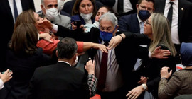 Meclis’te bu kez kadın vekiller kavga etti, erkek vekiller ayırdı