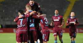 Lider Trabzonspor, İzmir'den üç puanla döndü