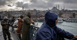 New York Times: Türkiye'de aileler geçinmek için büyükannelerin altınlarını bozduruyor