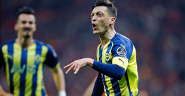 Fenerbahçe'nin 9 kişilik rakibini yenemediği maçta Mesut Özil kariyerinde bir ilki yaşadı