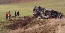 Sporcuları taşıyan araç kaza yaptı: Bir ölü, 15 yaralı