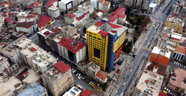 Maraş'taki 'Dünyanın en saçma binası' yıkılıyor