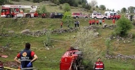 Kaza ihbarına giden itfaiye aracı devrildi: İlk belirlemelere göre 4 ölü