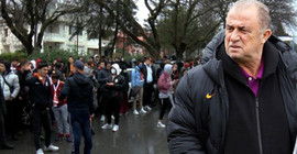 Galatasaraylı taraftarlar, Florya'da Fatih Terim'i bekliyor