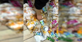 Kadıköy'de tantunicide biberler çöpten alınıp tekrar masaya konuldu