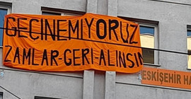 'Geçinemiyoruz' pankartı 45 dakikada indirildi