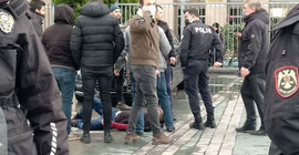 'Çağlayan Adliyesi' önünde polise saldırdığı iddia edilen kişi bacağından vuruldu