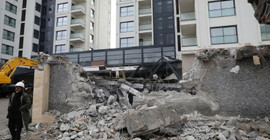 Didim'de izinsiz yapıların yıkımına başlandı
