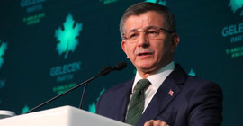 Davutoğlu'ndan Sezen Aksu'ya 'açıklama yapın' çağrısı