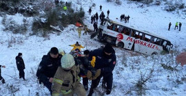 İstanbul'da yolcu otobüsü kaza yaptı: Üç ölü, dokuzu ağır 17 yaralı