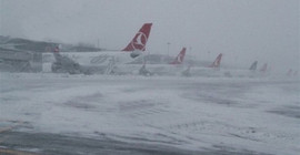 İstanbul Havalimanı'nda mahsur kalanlar anlattı: Otobüsün camını kırarak dışarı çıkabildik