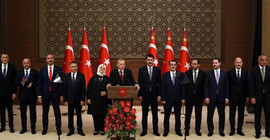 Kabineye bakan dayanmıyor; yılda ortalama 2 bakanın görevine son verildi