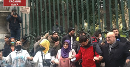 Sokak müzisyenlerine yönelik polis engeli Kürtçe şarkılarla protesto edildi