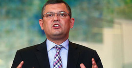 CHP’li Özel, Bakan Koca’ya sordu: İngiltere’nin pişman olduğu yöntemi mi tercih ettiniz?