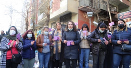 Kadınlardan Aysel Tuğluk'a dayanışma kartı