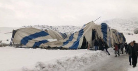 Bitlis'te halı saha tavanı çöktü, 2 çocuk yaralandı