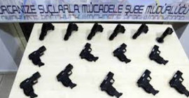 İzmir'de otomobil kapısının içine cephane gizlediler