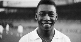 Pele'nin ilk futbolcu kartı rekor bedelle satıldı