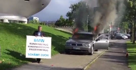 Protesto için arabasını yaktı