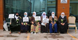 Adalet Nöbeti: Cezaevlerinden tabut çıkmasını istemiyoruz