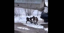Hakkari'de elektrik dağıtım ekiplerine tepki gösteren köylüler gözaltına alındı