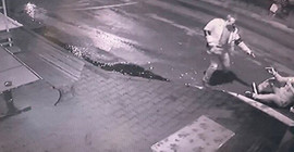 Sokak köpeği besleme kavgası sokakta silahlı çatışmaya döndü