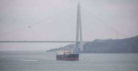 Ukrayna'nın Odessa kenti açıklarında vurulan gemi İstanbul Boğazı'na girdi