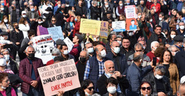 Mersin’de miting: Geçinemiyoruz, artık yeter zamlar geri alınsın